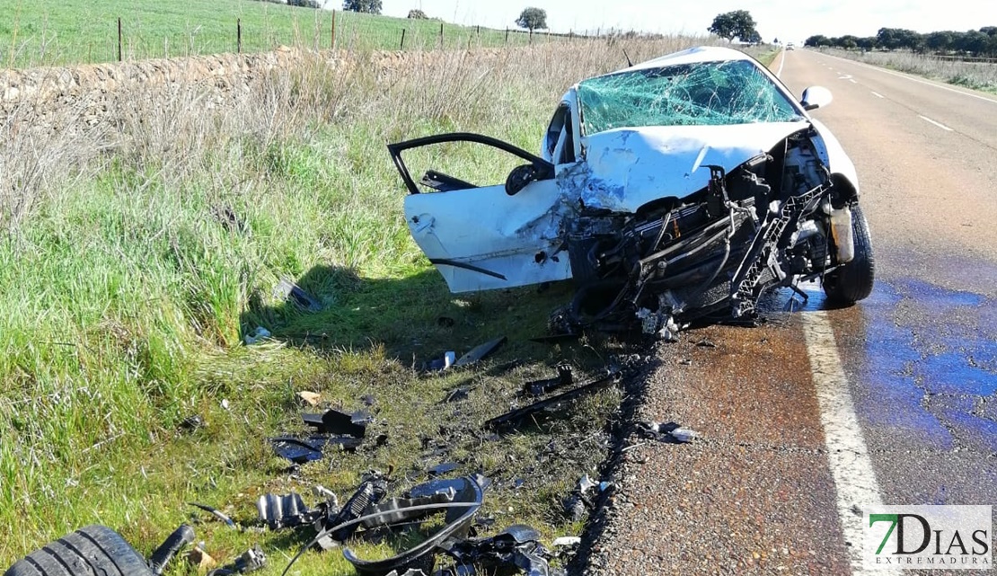 Choque frontolateral entre dos vehículos en la carretera de Valverde de Leganés