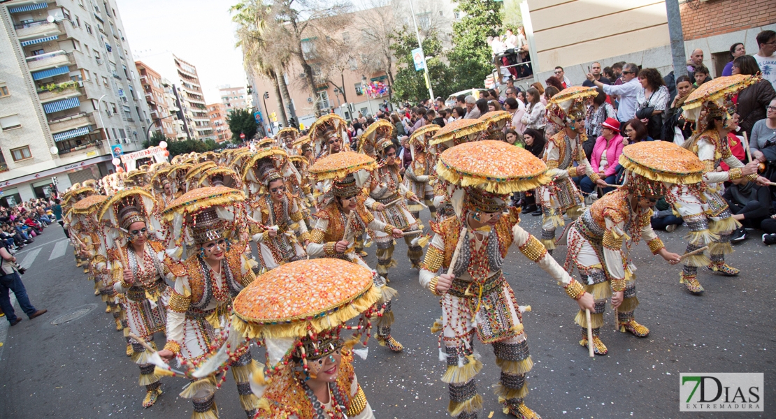 Los mejores planos generales del desfile de comparsas del carnaval de Badajoz