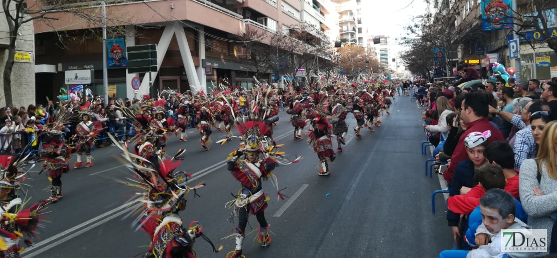 Ambiente en el desfile de comparsas infantil en Badajoz