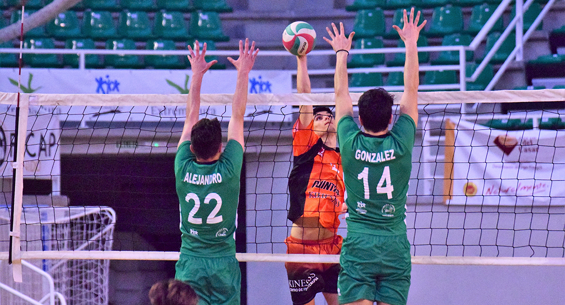 El Cáceres Voleibol supera con claridad al Kinesiss Fisioterapia Oleiros