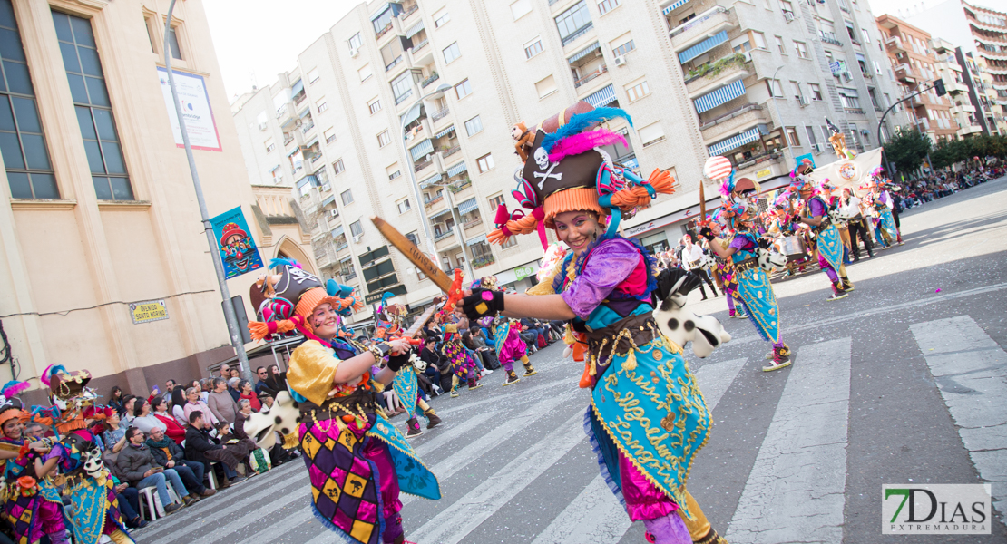 Los mejores planos generales del desfile de comparsas del carnaval de Badajoz