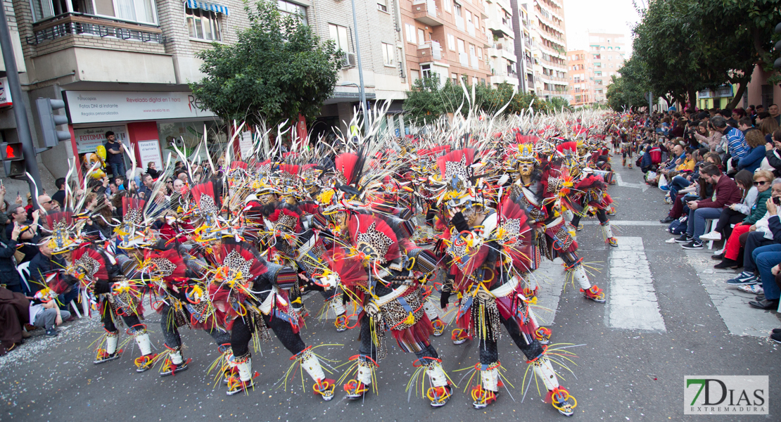 Los mejores planos generales del desfile de comparsas del carnaval de Badajoz