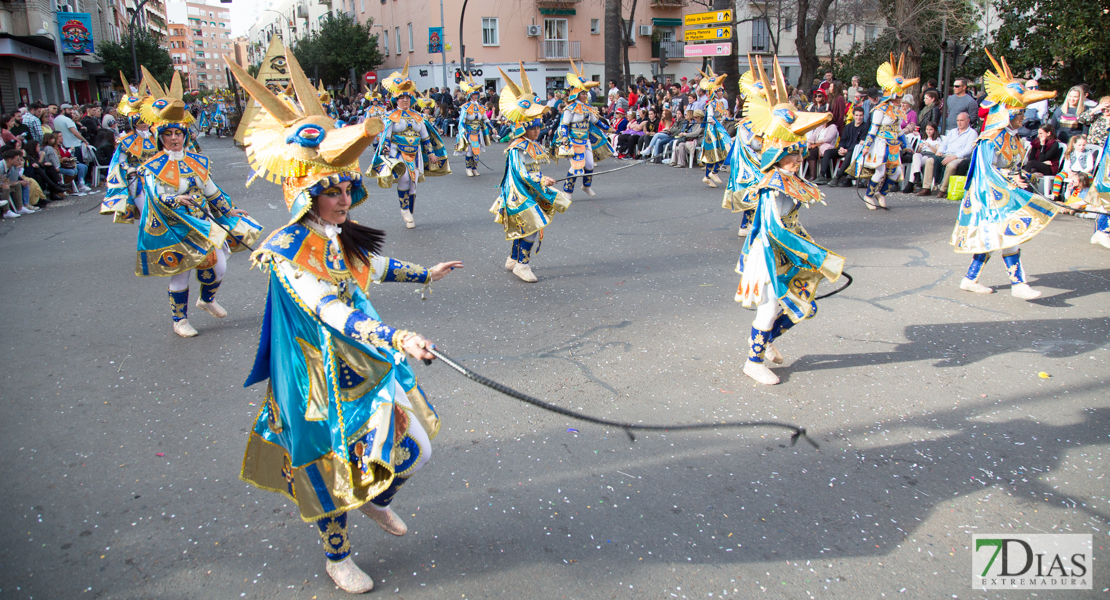 Los mejores planos generales del desfile de comparsas del carnaval de Badajoz