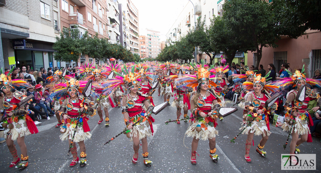 Los mejores planos generales del desfile de comparsas del carnaval de Badajoz