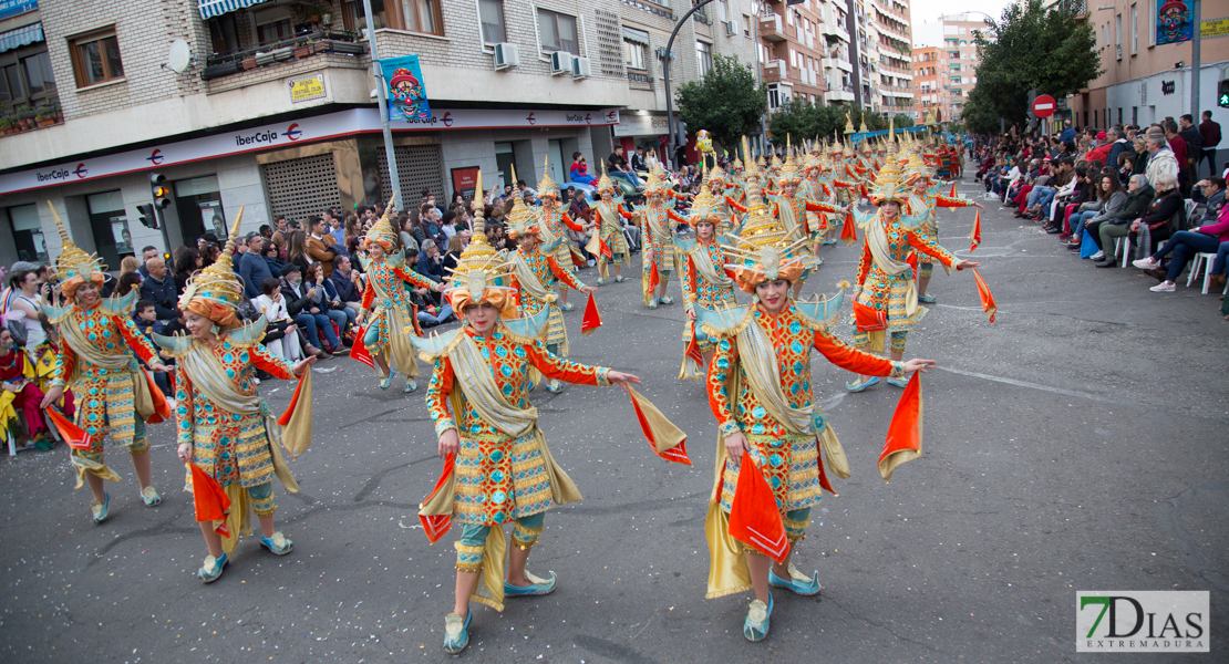 Los mejores planos generales del desfile de comparsas del carnaval de Badajoz