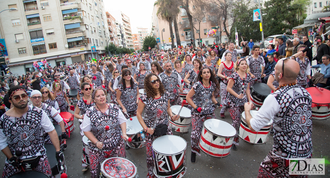 Los mejores planos generales del desfile de comparsas del carnaval de Badajoz