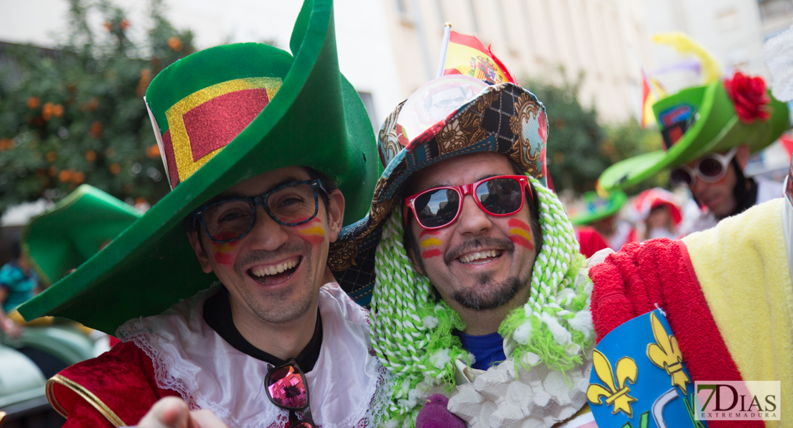 Los mejores primeros planos del gran desfile de comparsas en Badajoz