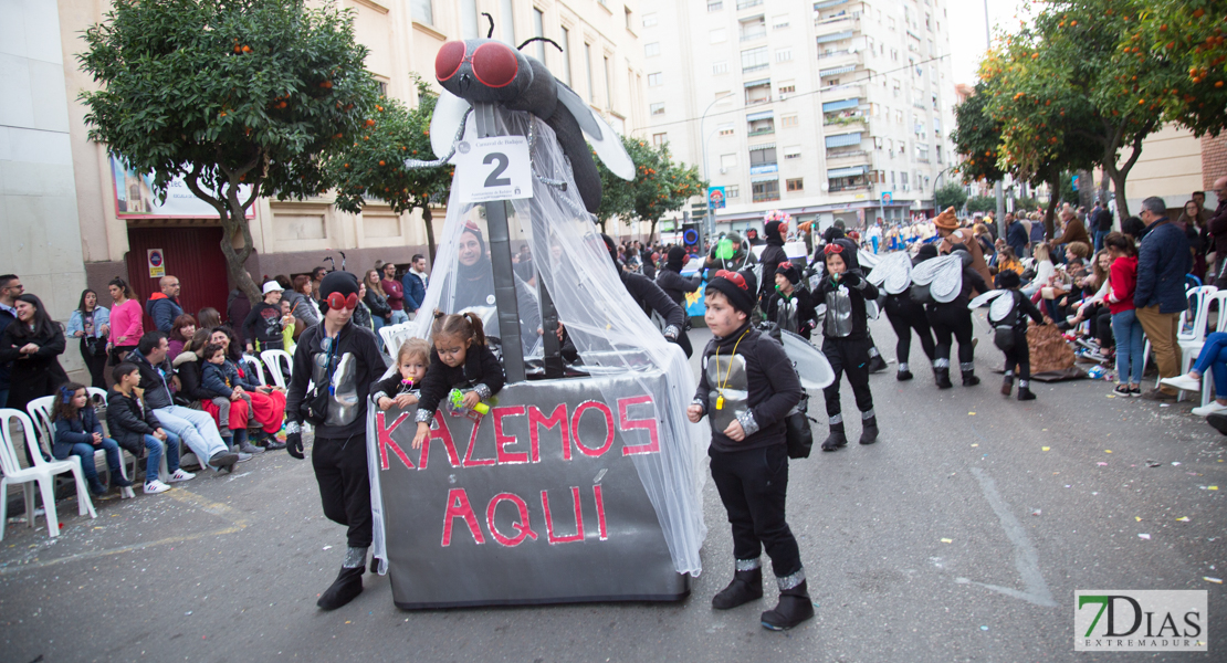 Los artefactos añaden diversión y buen rollo al desfile de comparsas