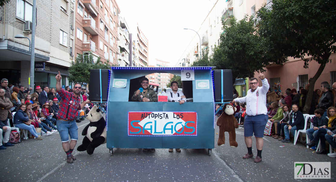 Los artefactos añaden diversión y buen rollo al desfile de comparsas