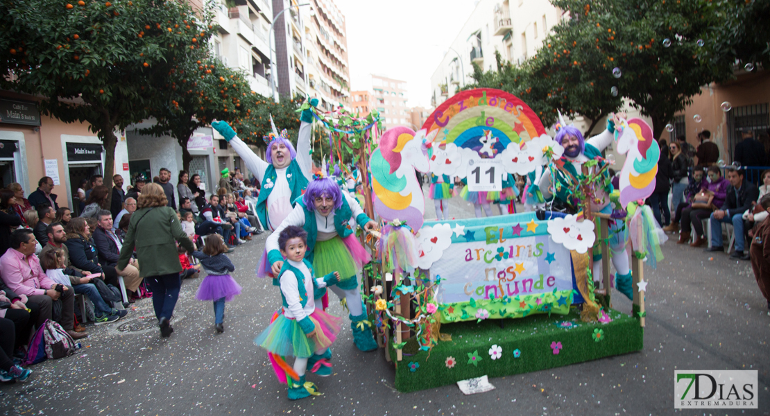 Los artefactos añaden diversión y buen rollo al desfile de comparsas