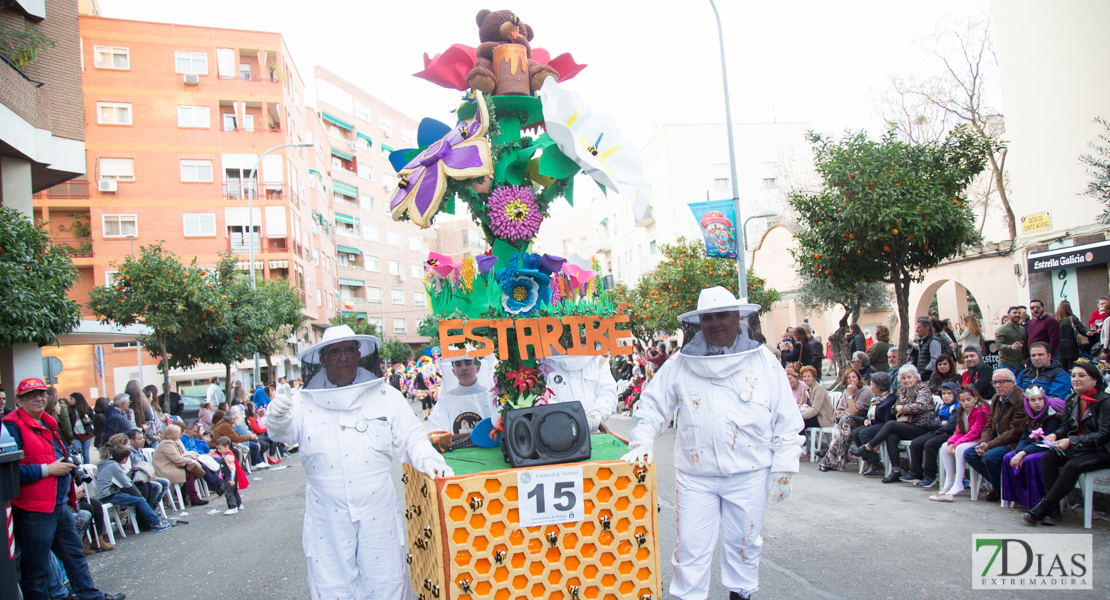 Los artefactos añaden diversión y buen rollo al desfile de comparsas