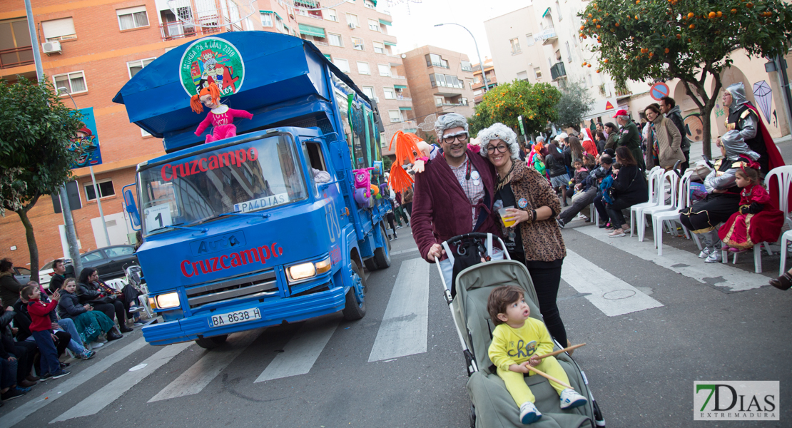 Los artefactos añaden diversión y buen rollo al desfile de comparsas