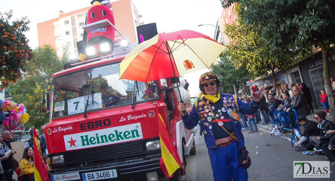 Los artefactos añaden diversión y buen rollo al desfile de comparsas