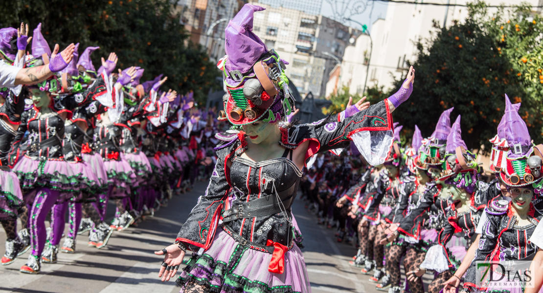 Los mejores planos generales del desfile de comparsas del carnaval de Badajoz