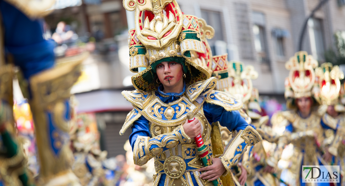 Los mejores planos generales del desfile de comparsas del carnaval de Badajoz