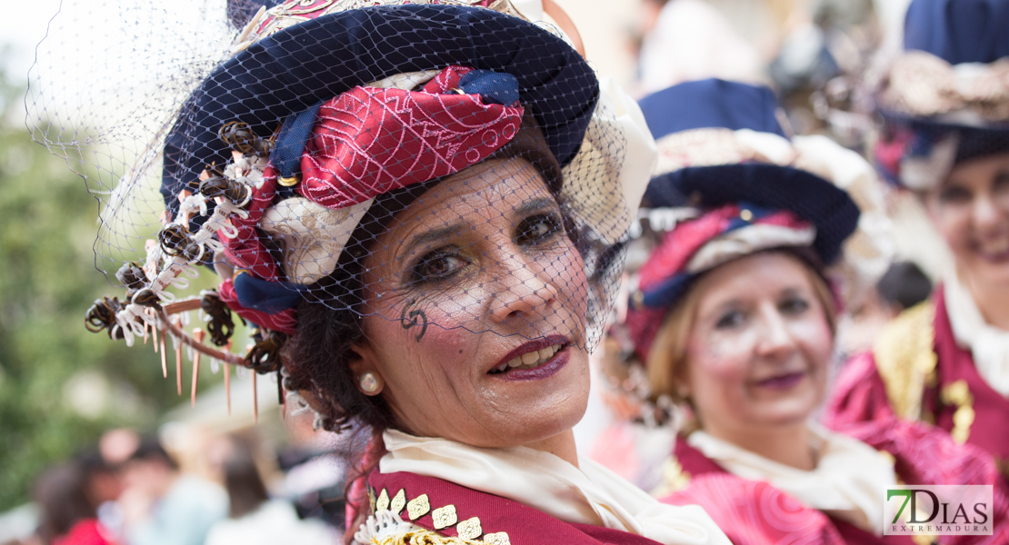 Los mejores primeros planos del gran desfile de comparsas en Badajoz