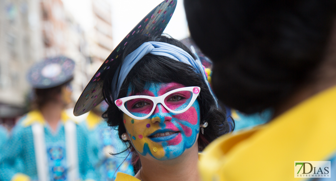 Los mejores primeros planos del gran desfile de comparsas en Badajoz