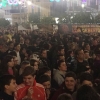 Gran ambiente en la Plaza de España para dar la bienvenida al Carnaval 2019