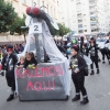 Los artefactos añaden diversión y buen rollo al desfile de comparsas