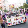 Los artefactos añaden diversión y buen rollo al desfile de comparsas