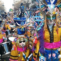 Ambiente en el desfile de comparsas infantil en Badajoz