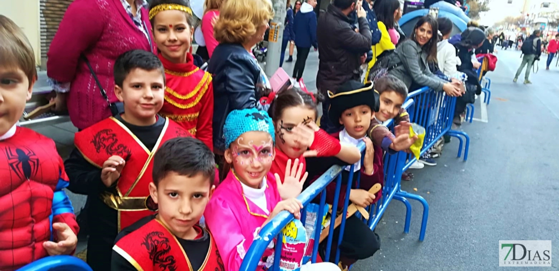 Ambiente en el desfile de comparsas infantil en Badajoz