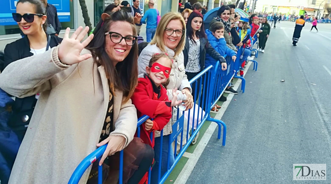 Ambiente en el desfile de comparsas infantil en Badajoz