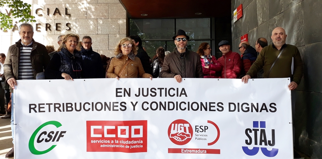 CCOO, CSIF, UGT y STAJ se movilizan ante los palacios de Justicia extremeños