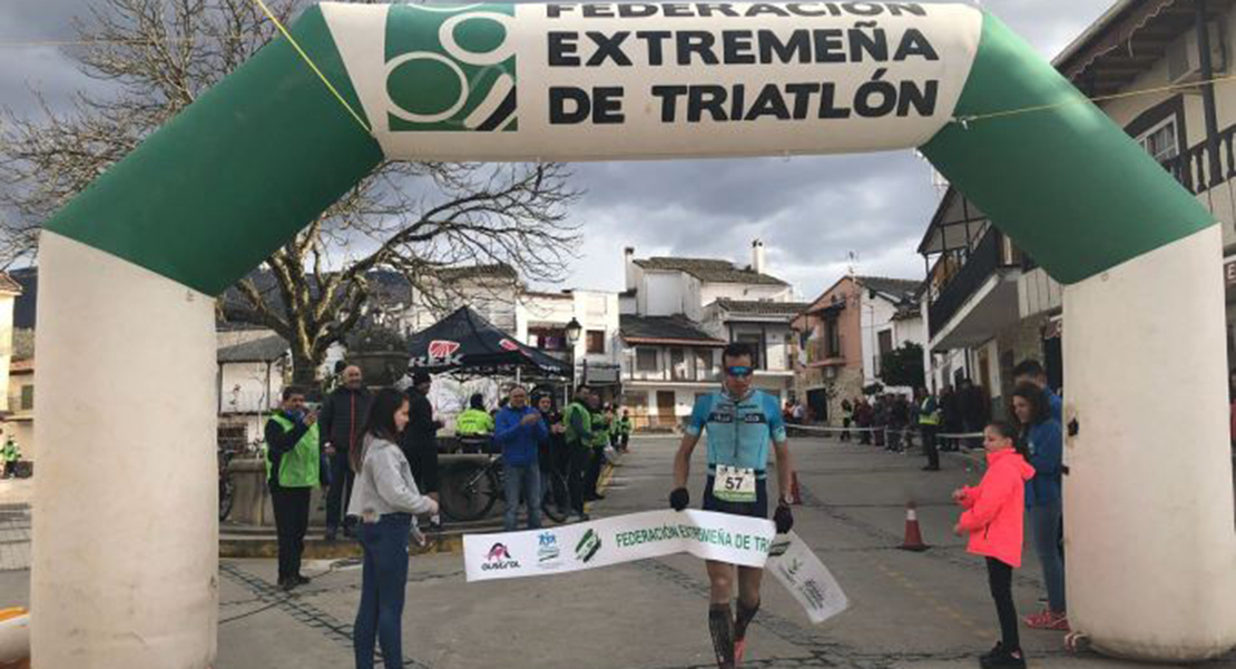 Antonio Cerezo y Marta Viniegra triunfan en el IV Duatlón Cros 3 Mentiras