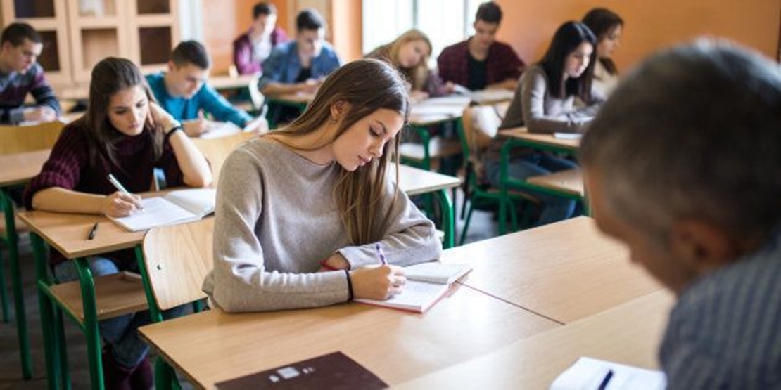 Más de 1300 firmas para aumentar las plantillas de docentes tras la reducción lectiva