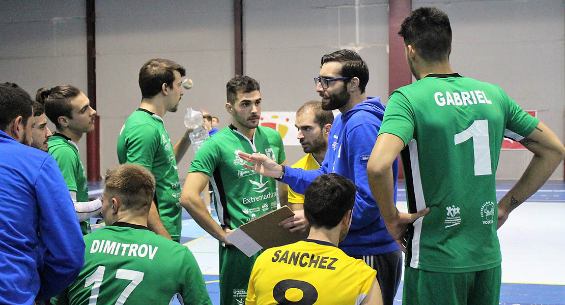 Problemas personales alejan al entrenador Friser del Cáceres Voleibol