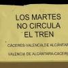 En algunas zonas el tren extremeño no es más que hierro oxidado