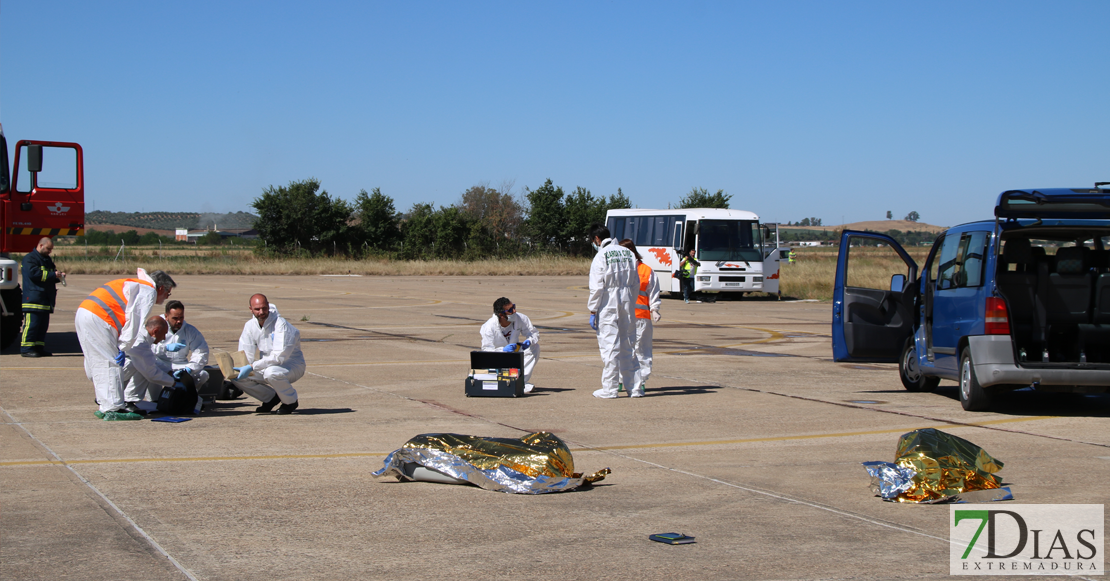 Simulacro de accidente aéreo en la base Talavera la Real