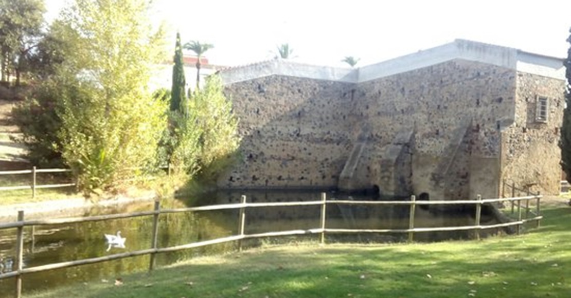 Comienza la reposición del muro del paseo junto al Molino de Pancaliente