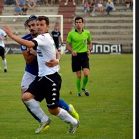 Curro y Espinar seguirán vistiendo la camiseta del Mérida AD