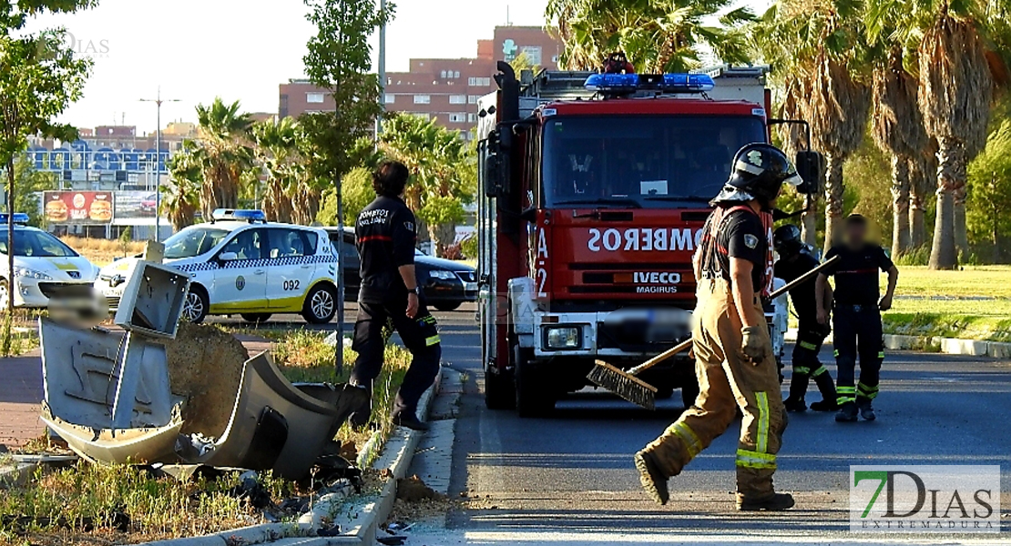 Pierde el control del vehículo y queda semivolvada en la carretera de Valverde