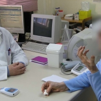 Los médicos de familia trabajarán por la tarde este verano para evitar la acumulación en consultas