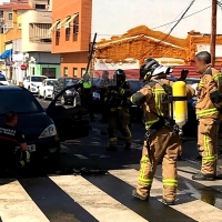 Se incendia un vehículo en plena vía pública