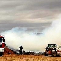 Bomberos del CPEI actúan en un incendio en una explotación ganadera de la Serena