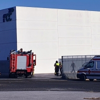 Un trabajador intoxicado en el incendio de una nave de FCC (Badajoz)