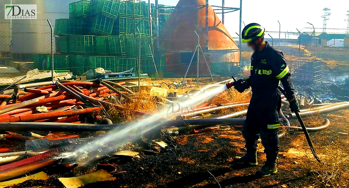 Incendio con siete focos cerca de Villalba de los Barros