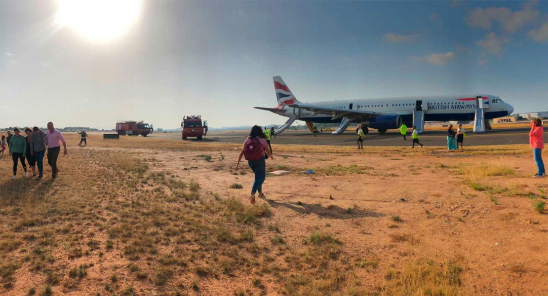 Obligados a saltar de un avión en llamas en el trayecto Londres-Valencia