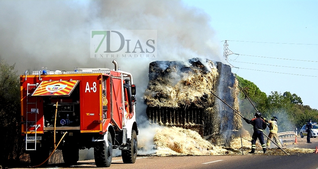 Sale ardiendo un camión en la Nacional 432 (Badajoz)