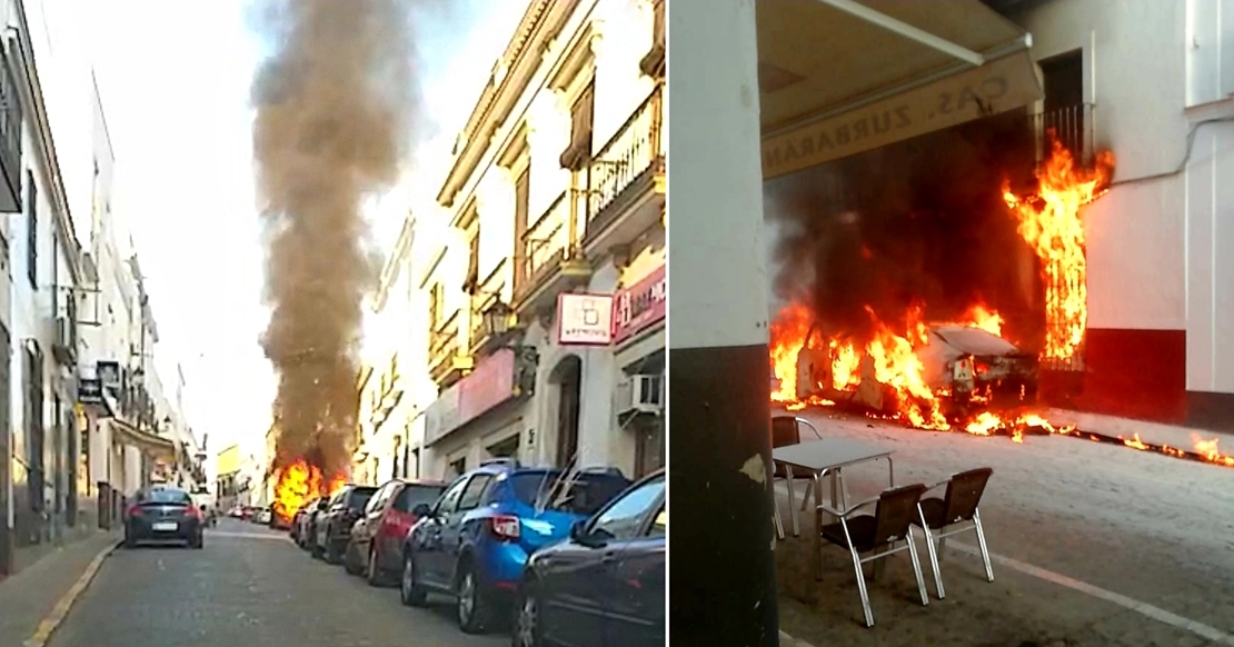 Sale ardiendo un turismo en Fuente de Cantos (BA)