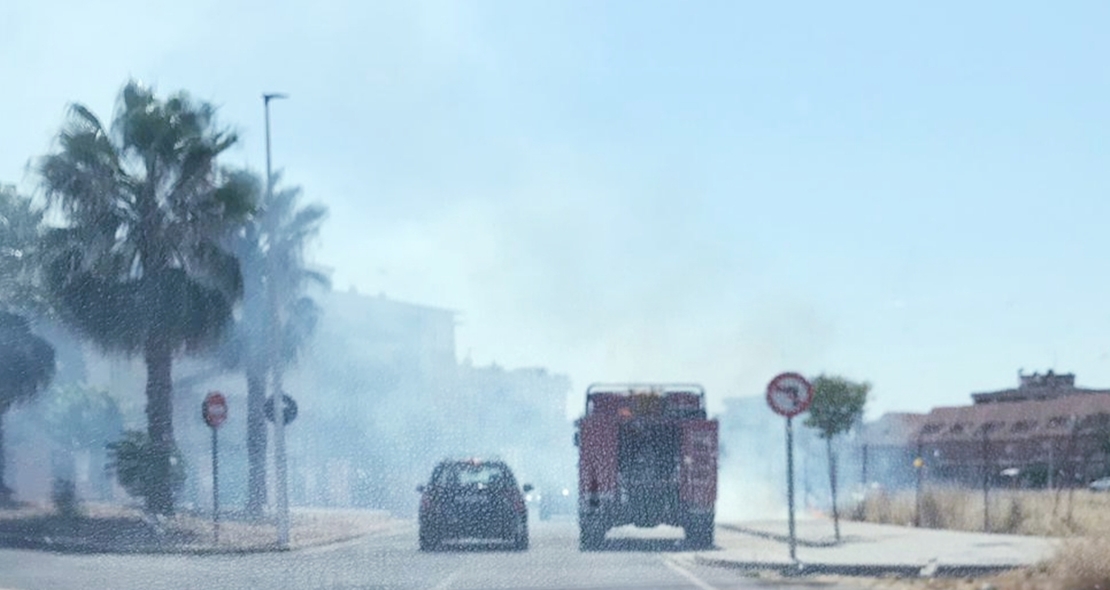 Incendio urbano cerca de las Abadías en Mérida