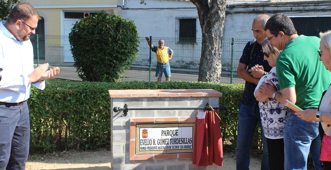 Las Abadías homenajea a Evelio R. Gómez, que presidió la barriada