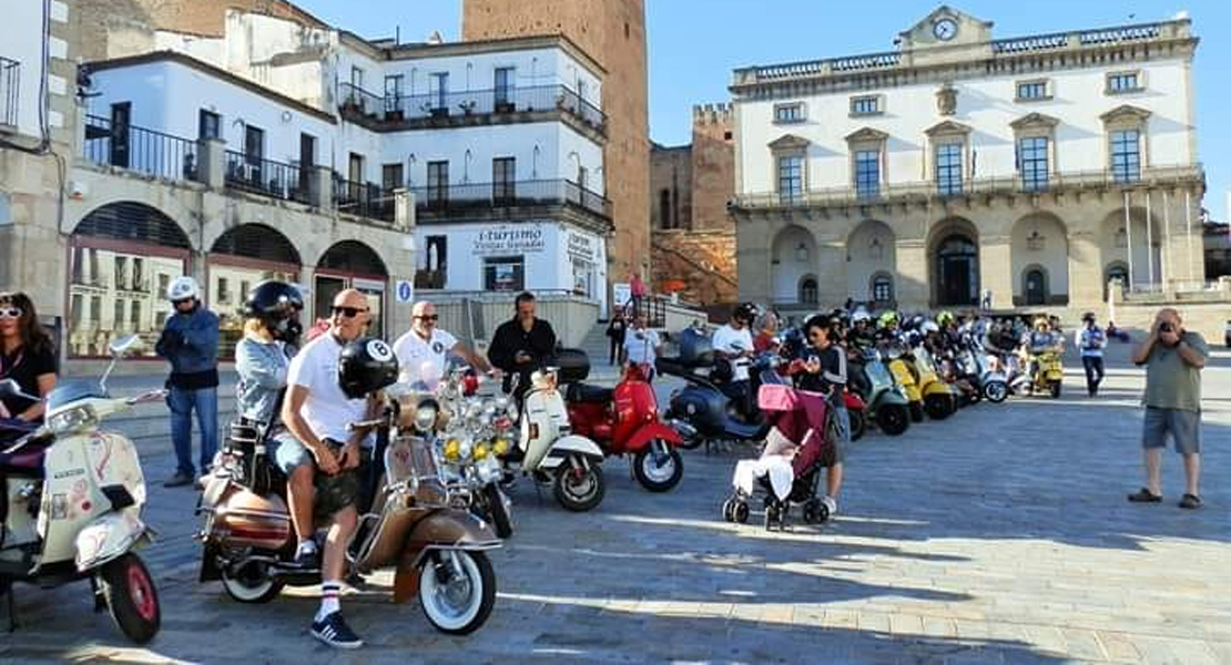 Europa Sur reúne 200 vespas y más de 6.000 asistentes a los conciertos en su 10º aniversario