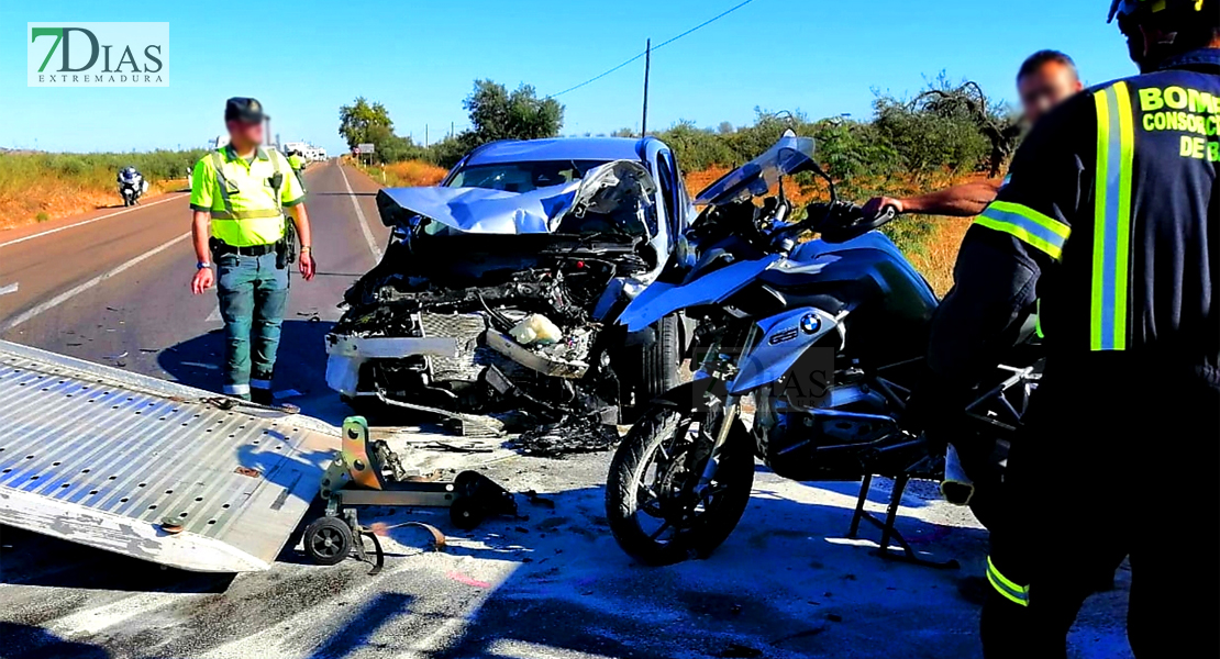 Tres heridos graves tras un accidente en el cruce de Los Santos de Maimona