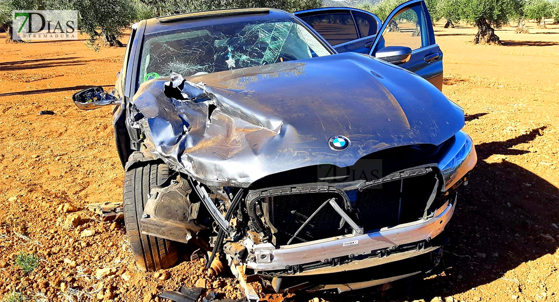 Tres heridos graves tras un accidente en el cruce de Los Santos de Maimona