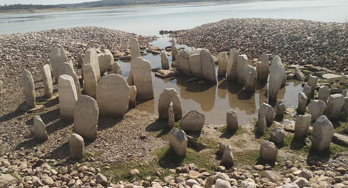 Cultura y la Junta se comprometen a conservar el dolmen de Guadalperal bajo las aguas del embalse